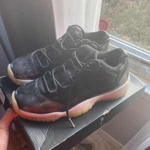 Low Jordan 11 Metallic size 6